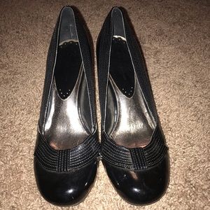 Kenneth Cole Reaction Black Heels